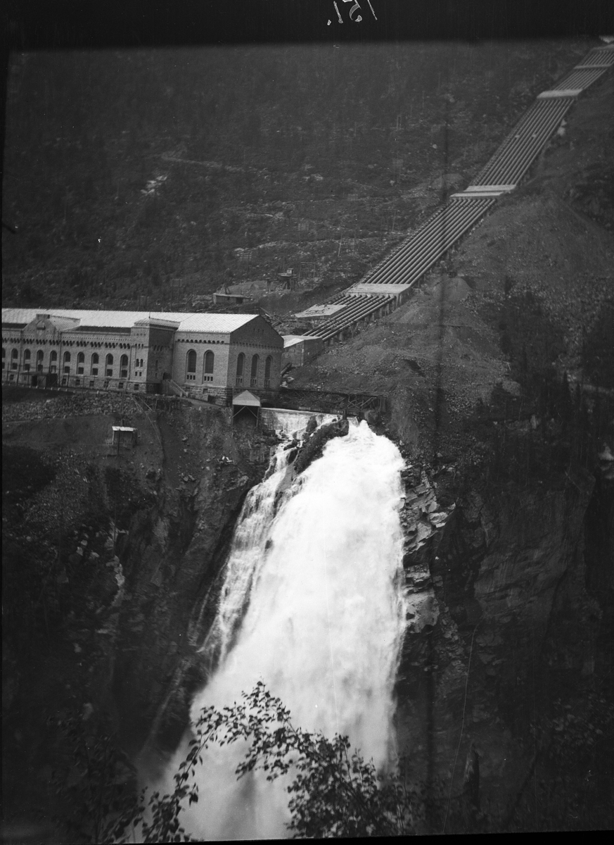 Karl Andreas Diesen, Rjukan, Norsk Hydro, fabrikker, kraftstasjon, rørgate, foss,