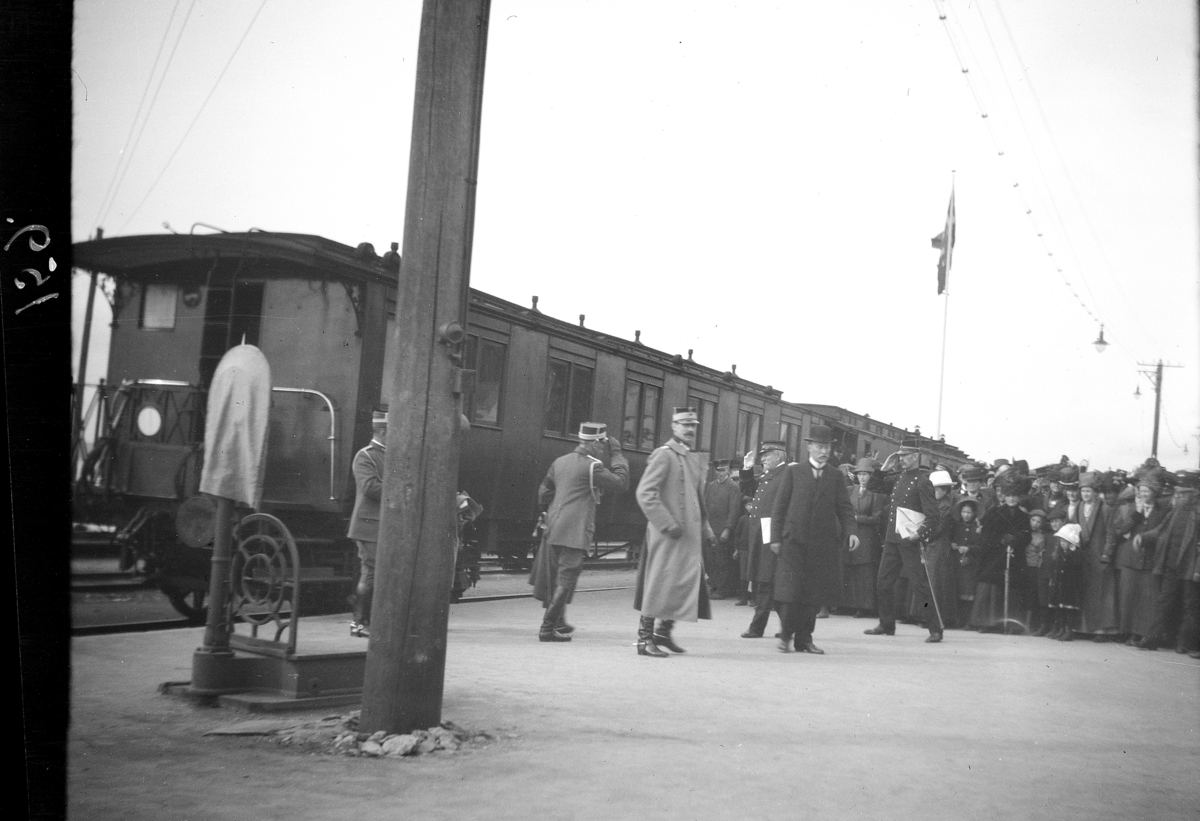 Karl Andreas Diesen, Hamar jernbanestasjon, feltmanøver 1912, Kong Haakon, ankomst,