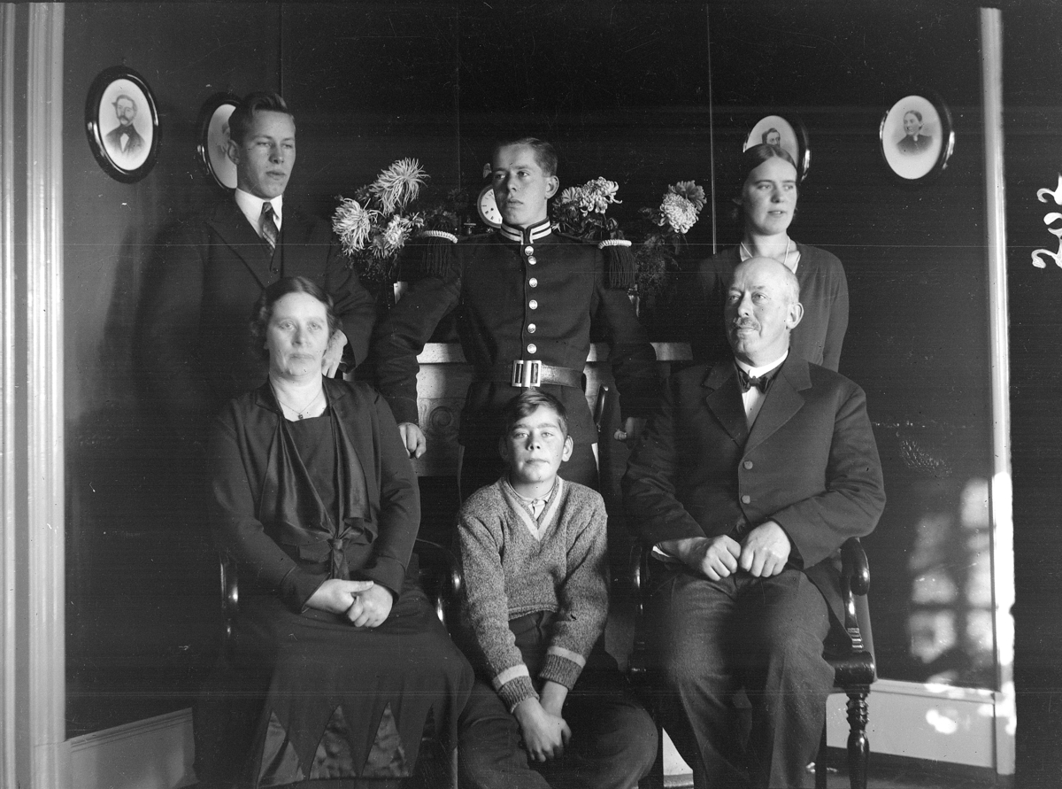 Karl Andreas Diesen, Familiegruppe 6, Anna og Karl Diesen, sølvbryllup,