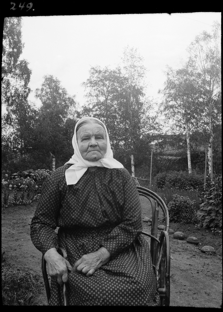 Karl Andreas Diesen, Gammel kone, portrett, Frenning, Romedal gamlehjem,