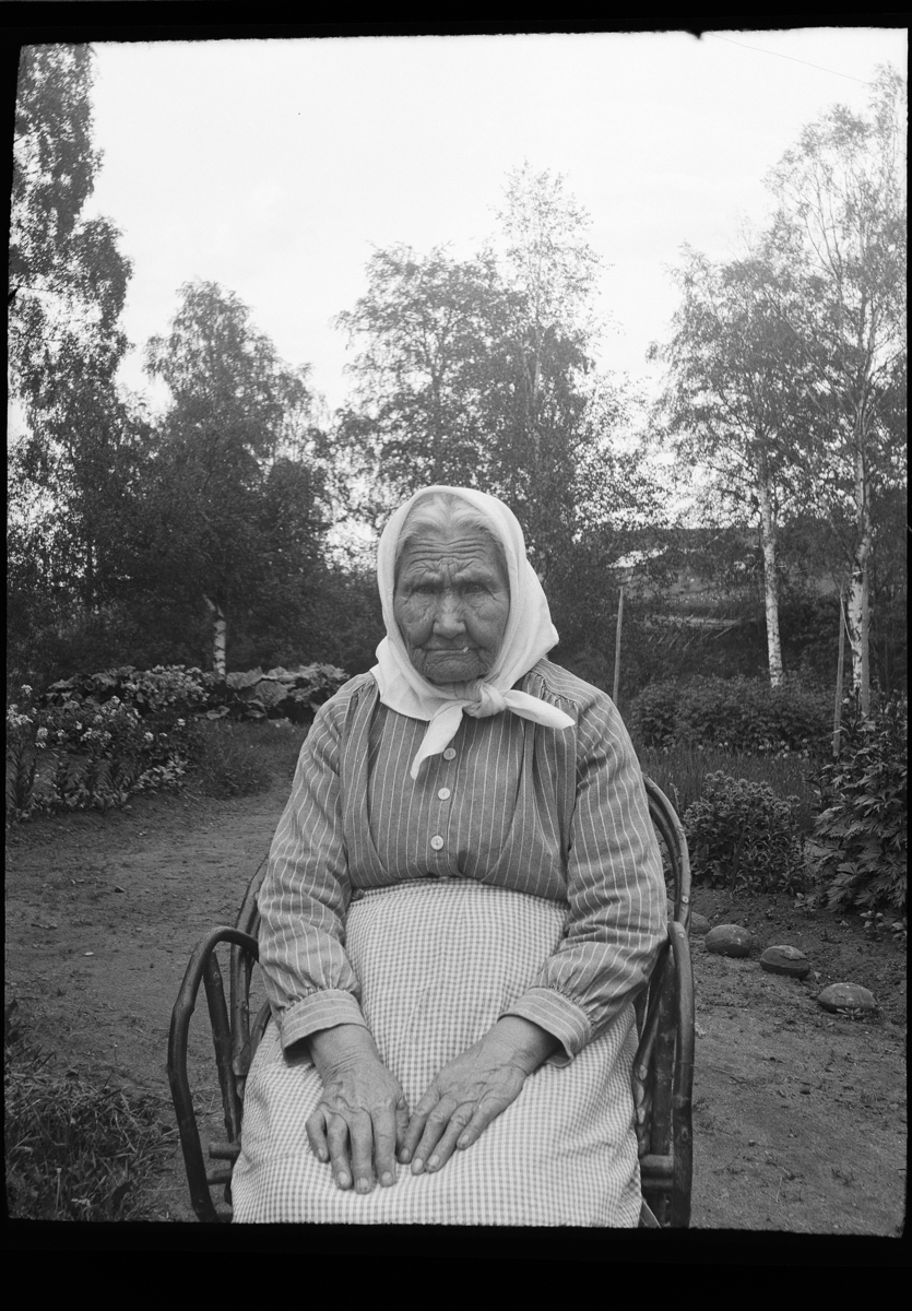 Karl Andreas Diesen, Gammel kone, portrett, Frenning, Romedal gamlehjem,