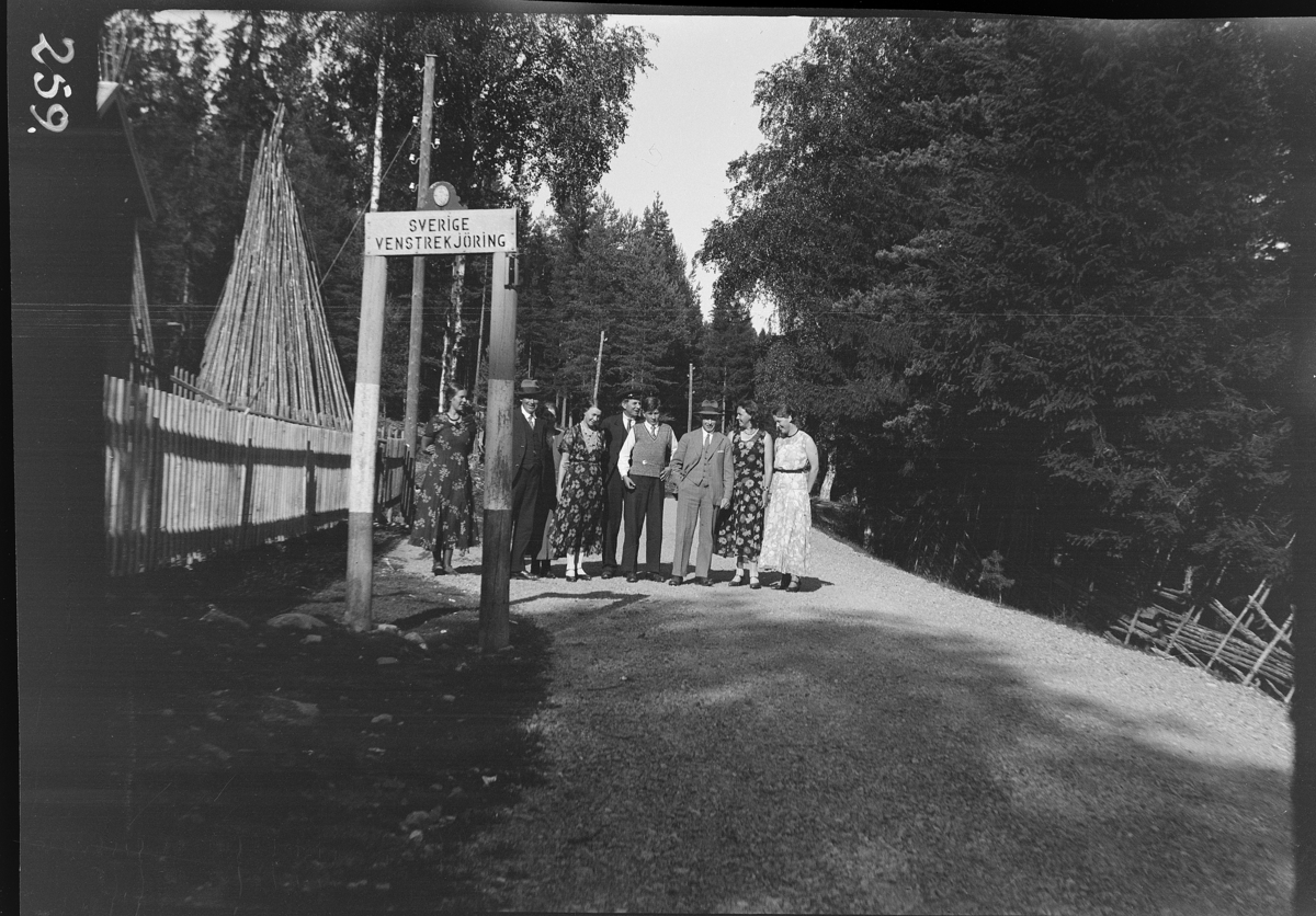 Karl Andreas Diesen, Riksgrensen, Svenskegrensa, Norge, Sverige, Skilt "Sverige venstrekjøring" Gruppe 8, ukjente.