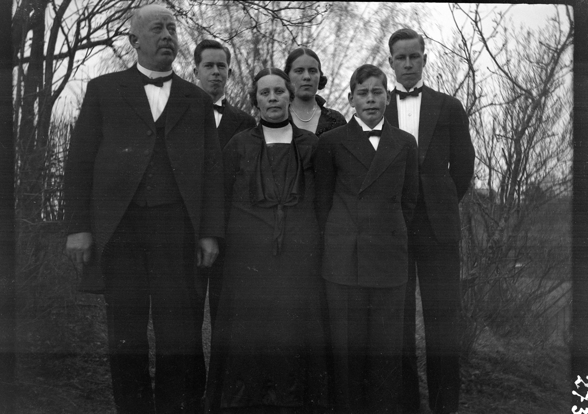 Karl Andreas Diesen, Familiegruppe 6, sølvbryllup Anna og Karl Diesen m/barn.