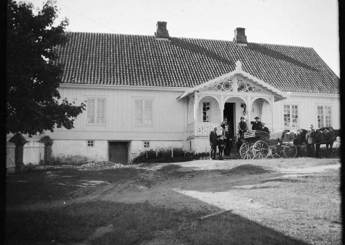 Karl Andreas Diesen, Eik gard, Helgøya. gjester, sølvbryllup, hestekjøretøy, føderådsbygning,