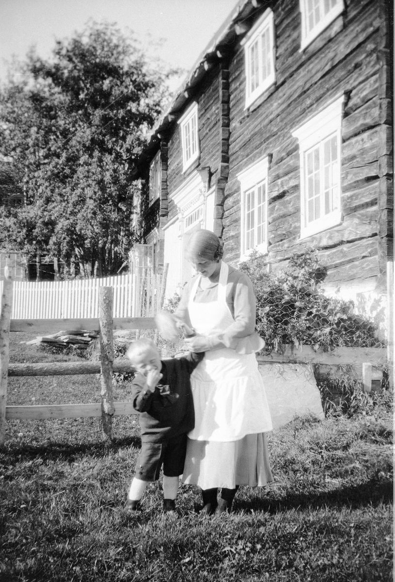 Amund Haugen, Mor og barn