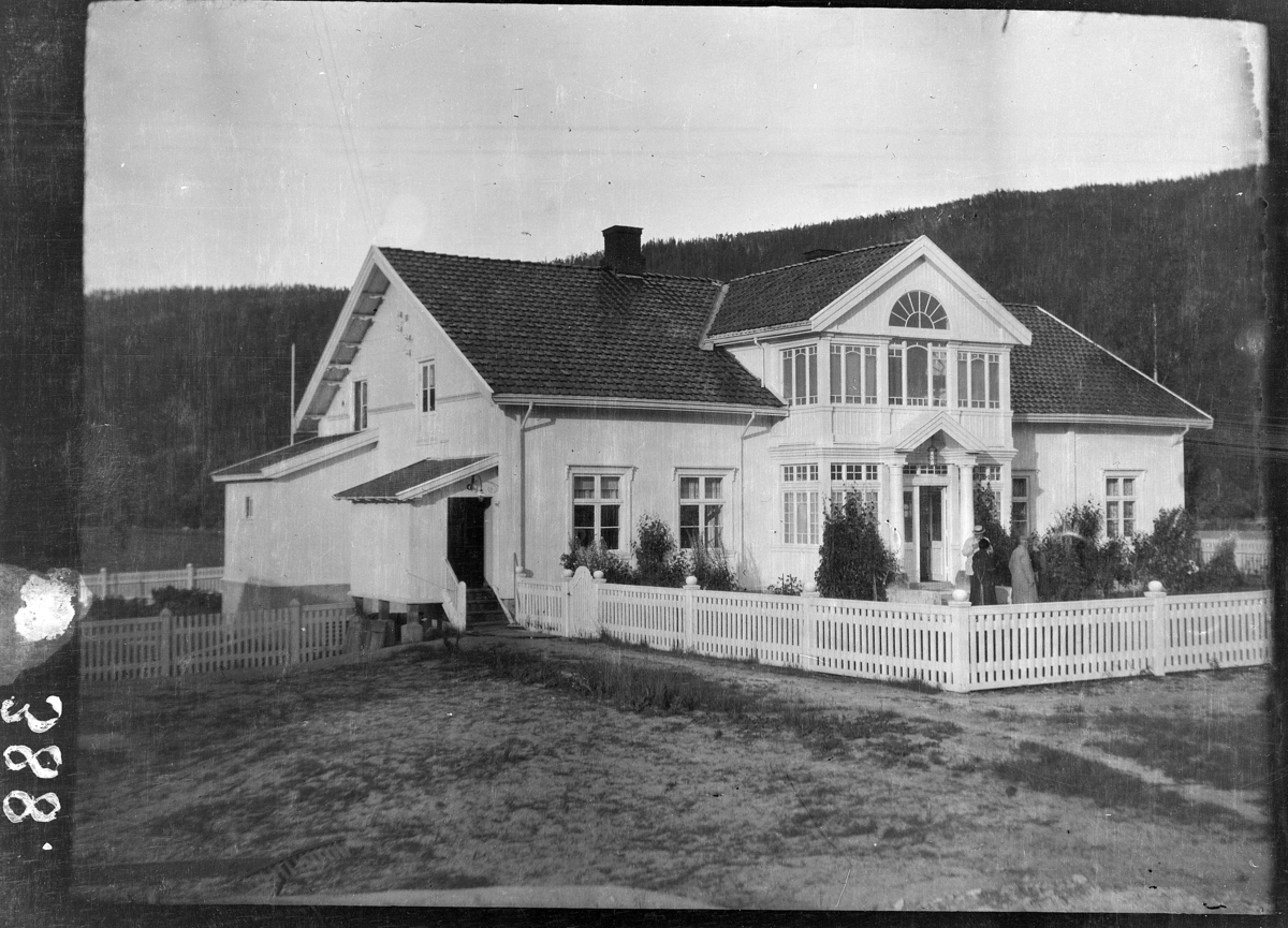 Karl Andreas Diesen, Seljordet gård, eksteriør. Den ligger noe lenger nord i retning Stai. Simen Andersen Landeth kjøpte Seljordet i 1876. Gammelstu Stai var med på kjøpet, og det er mulig han bosatte seg der og ikke på Seljordet. Fra ca. 1916 bosatte Simen A. Landeth seg på Seljordet.