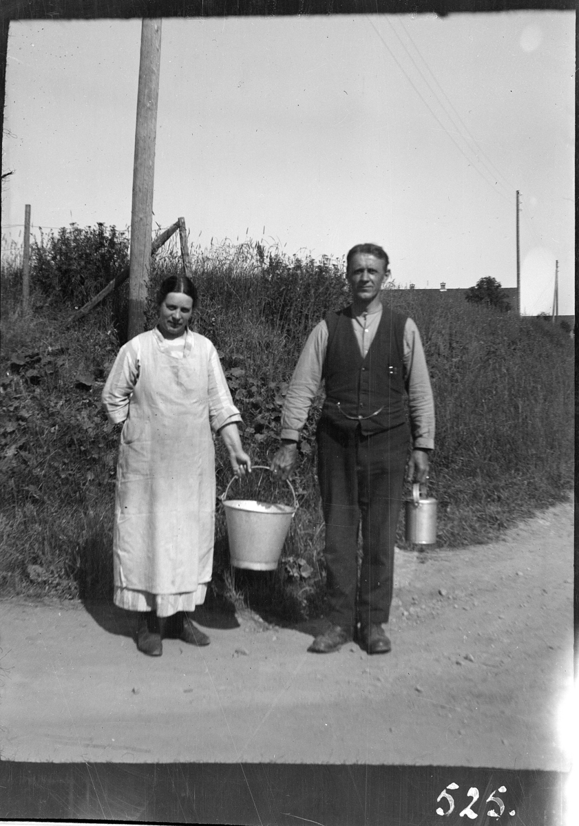 Karl Andreas Diesen, Anna Diesen, ?:: Johansen, sinkbøtte, spann,