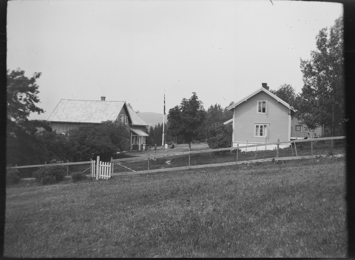 Karl Andreas Diesen, Borgen Feriehjem, Veldre. Hamar Sanitetsforening og Hamar Røde Kors hadde feriekoloni her for barn fra Hamar. Hamar Sanitetsforening tok ansvar for driften ved Borgen ferikoloni i Veldre fra 1921. Se boka "Glimt fra Hedmarkshelsa" og "Hamar Sanitetsforening 100 år"