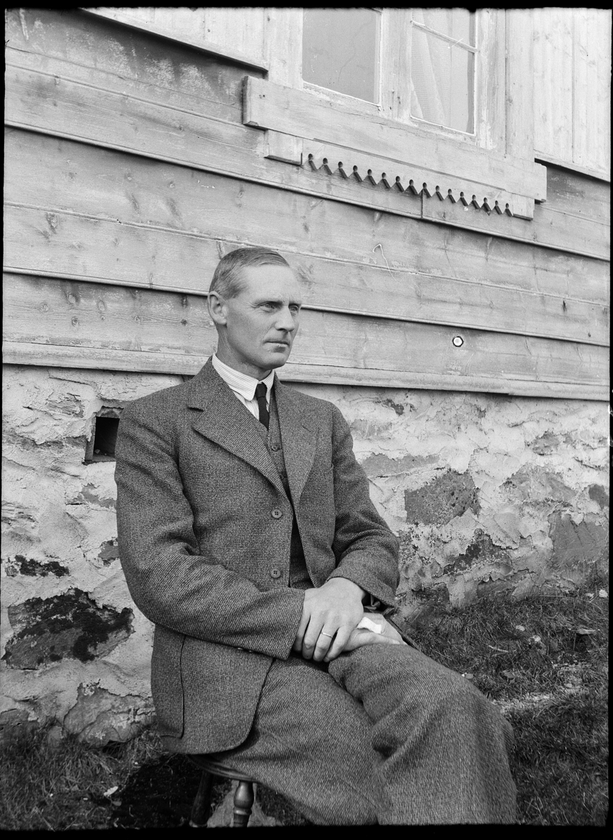 Karl Andreas Diesen, Stortingsmann og kaptein Alv Kjøs, Løten, portrett.