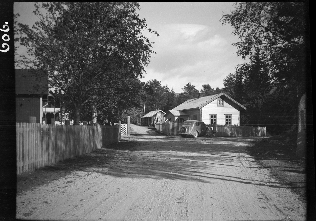 Karl Andreas Diesen, Ytre Rendal, Åkresteinen, Åkre, bebyggelse, personbil,