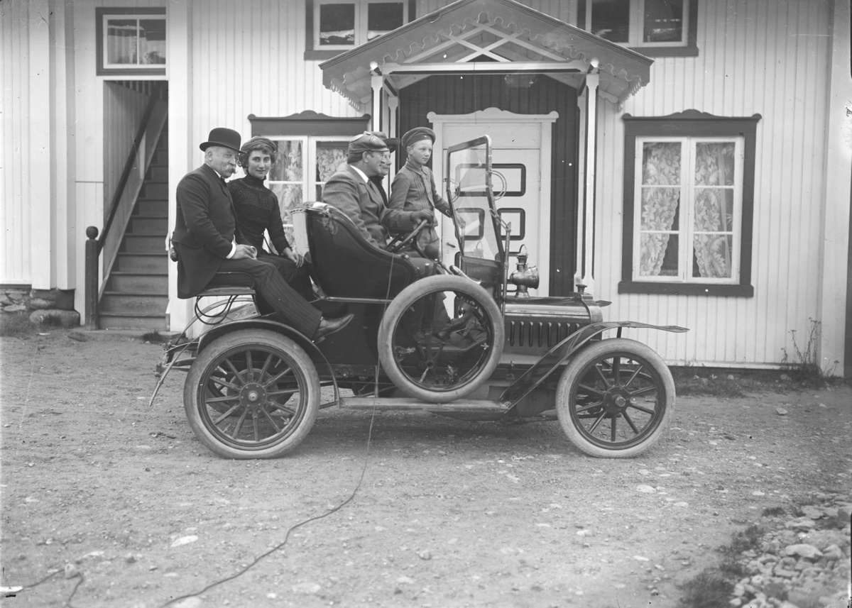 Otto W. F. Mejlænder, Personbil, Otto Mejlænder ved rattet.
