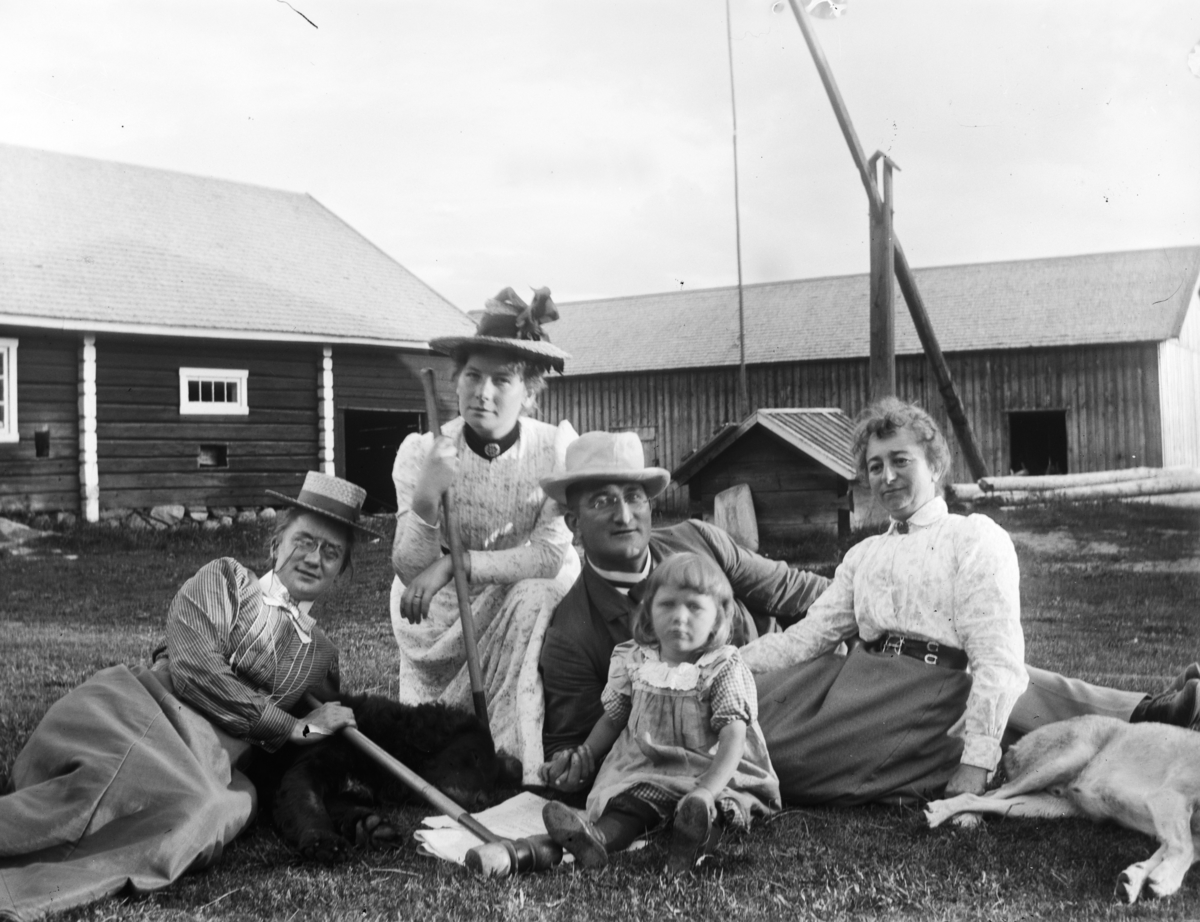 Otto W. F. Mejlænder, Mejlænder, familiegruppe .Nr. 3 f.v. Otto Mejlænder