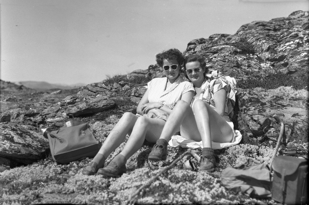 Anders O. Sørhuus, To kvinner på fjelltur