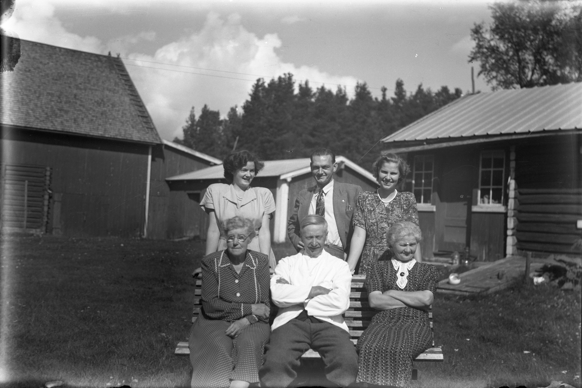 Anders O. Sørhuus, Personer oppstilt for fotografen
