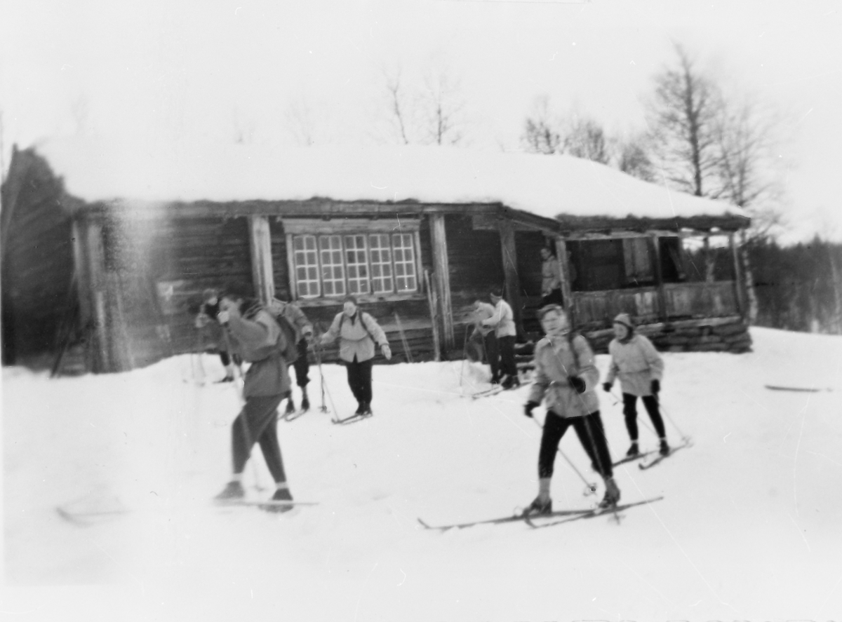 Ukjent, U.L. Samhug på skistur til Skardhytta