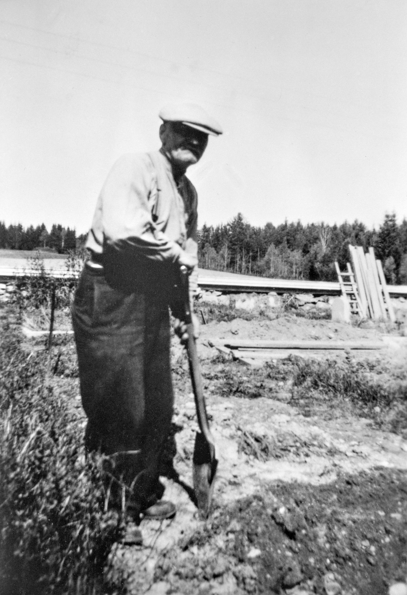 Anno Domkirkeodden, PORTRETT: BERNT JOHANSEN, FØDT: 20. 03. 1880, VALLSET KIRKEGÅRD, GRAVER, VALLSET