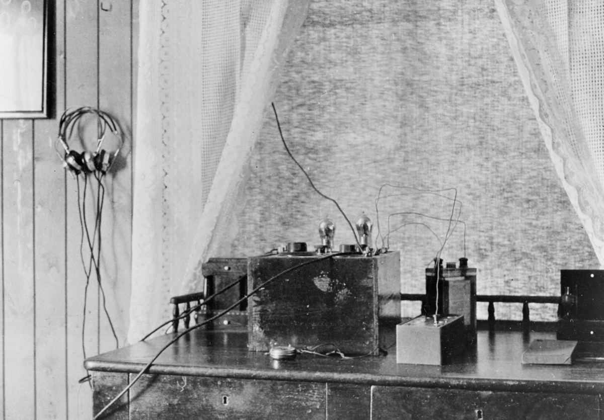 Anno Domkirkeodden, DEN FØRSTE RADIOMOTTAKEREN PÅ HAFSAL, KRYSTALLAPPARAT