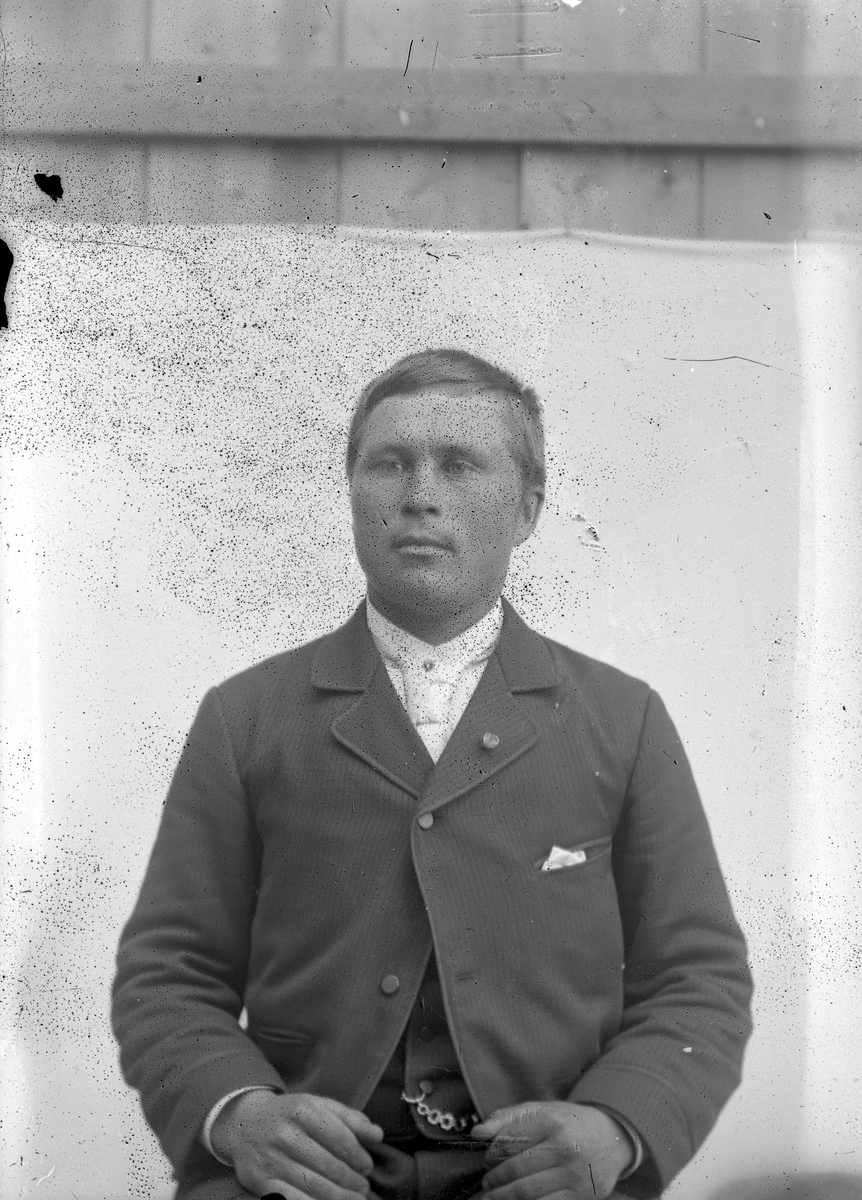 Jakob Jakobsen Engerdal, Ung mann.
