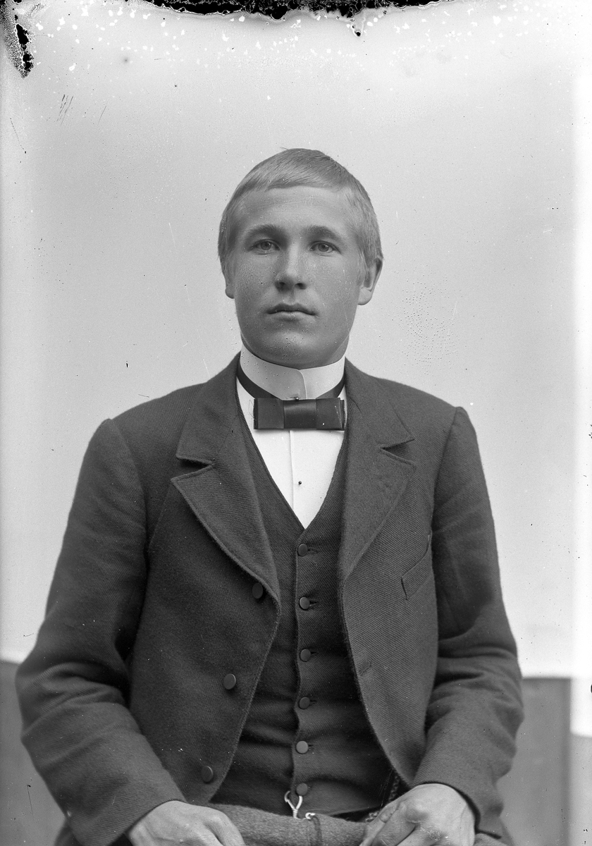 Jakob Jakobsen Engerdal, Ung mann.