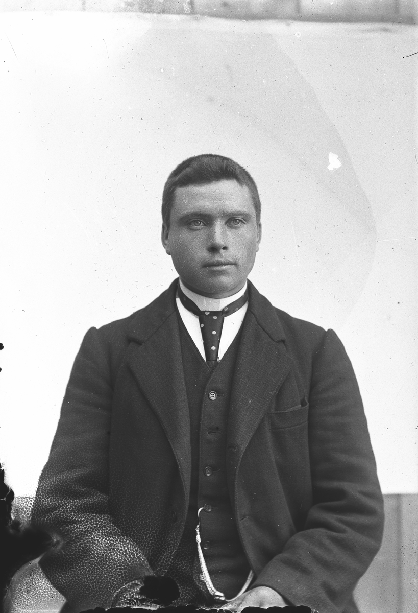 Jakob Jakobsen Engerdal, Portrett av mann.