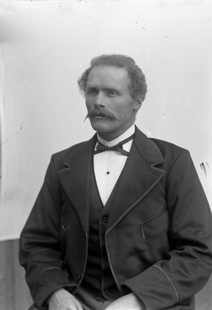 Jakob Jakobsen Engerdal, Portrett av mann.