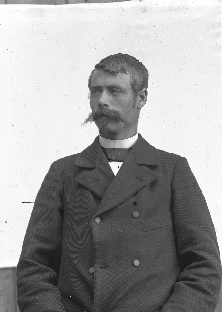 Jakob Jakobsen Engerdal, Portrett av mann.