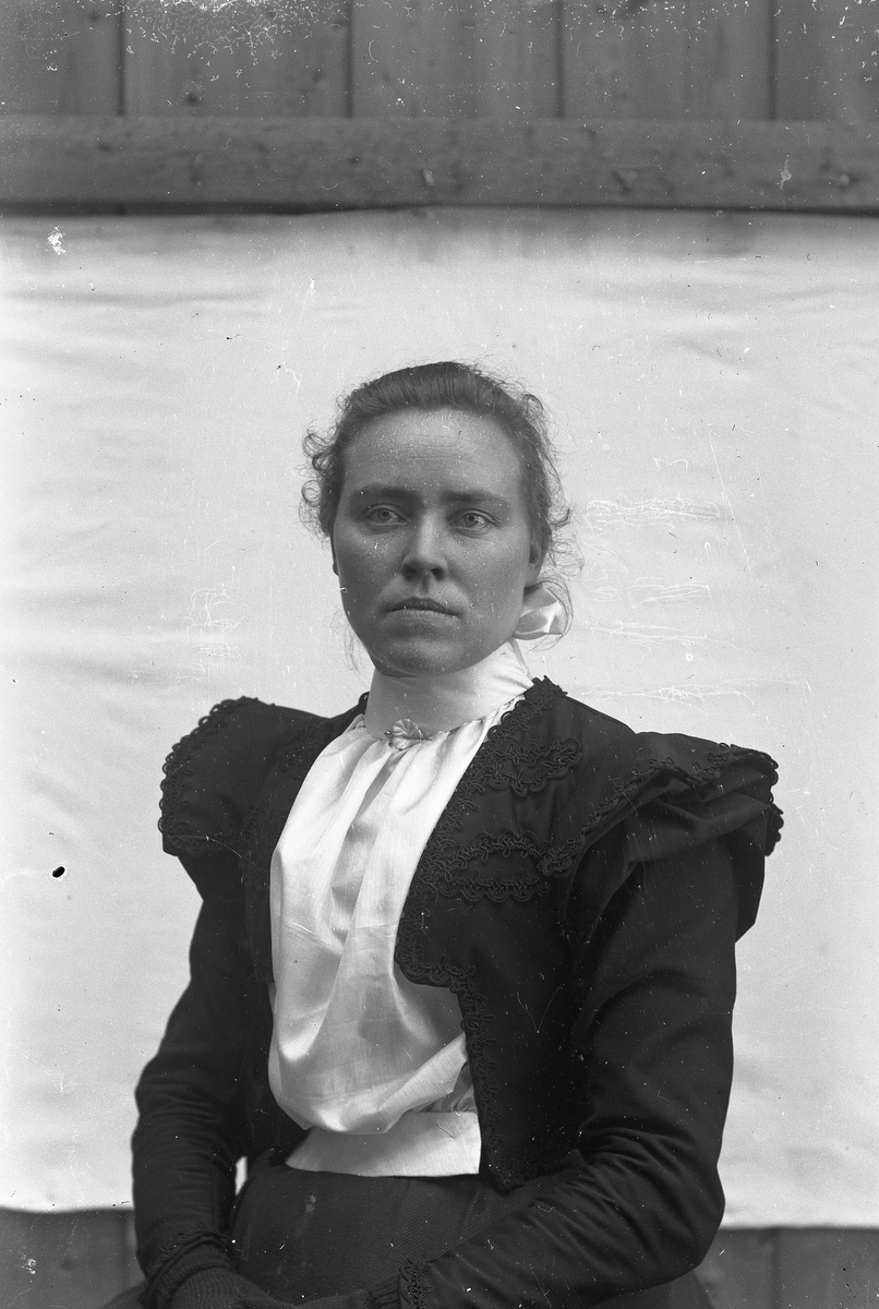 Jakob Jakobsen Engerdal, Portrett av ung dame.