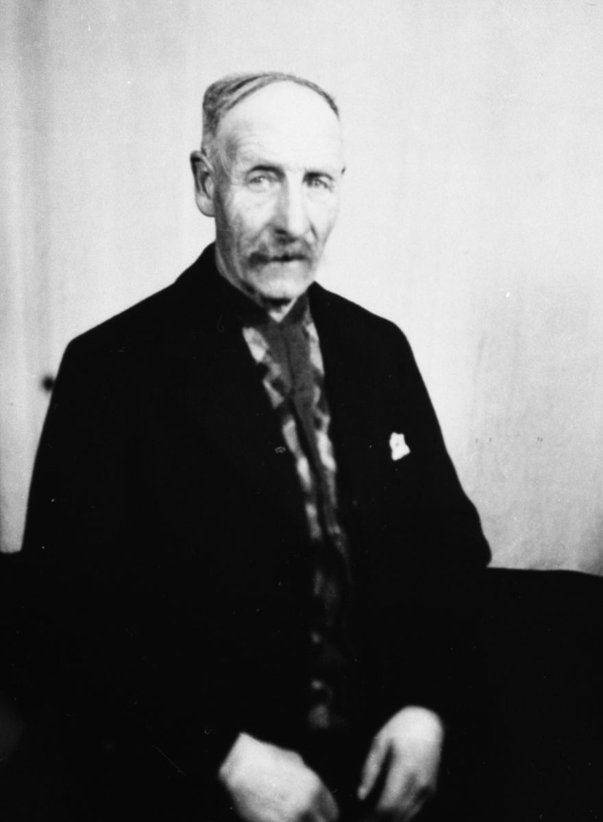 Per K. Lien, Portrett av mann