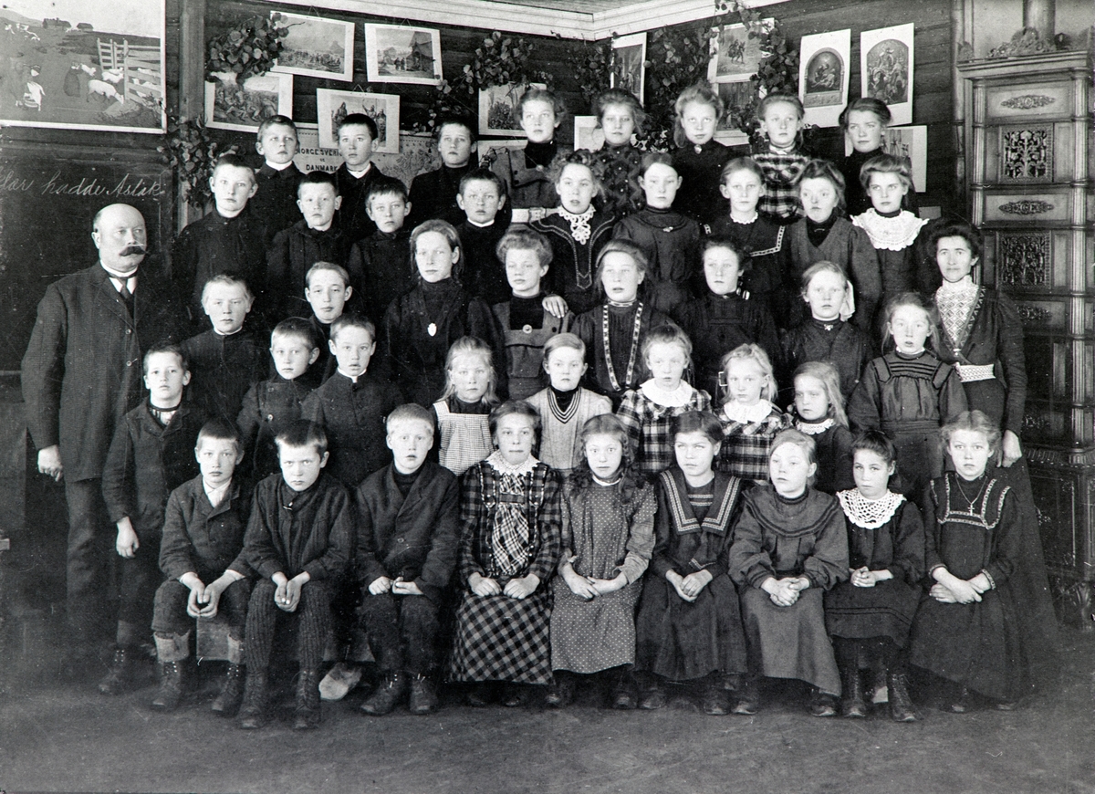Anno Domkirkeodden, GRUPPE: 45 SKOLEELEVER, LÆRERE, FARMEN SKOLE.