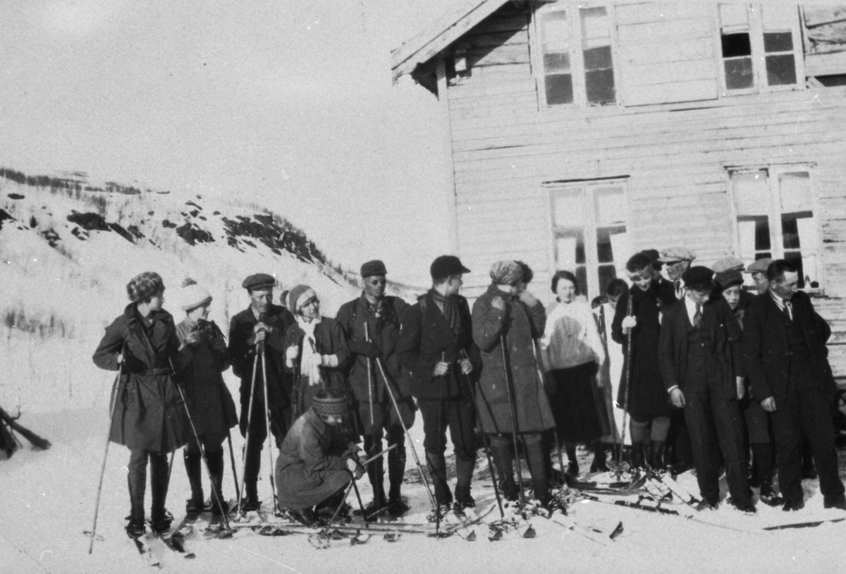 Ukjent, Ungdommer på skitur
