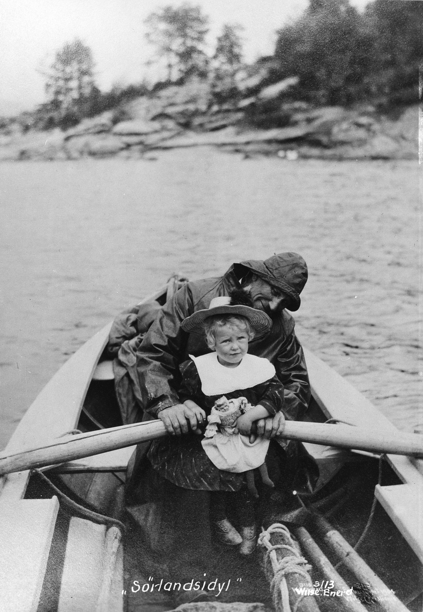 Anders Beer Wilse, Prot: Genere - Lodsen og barnebarn - hjelper at ro 6/8 1904 Neg: Sørlandsidyl