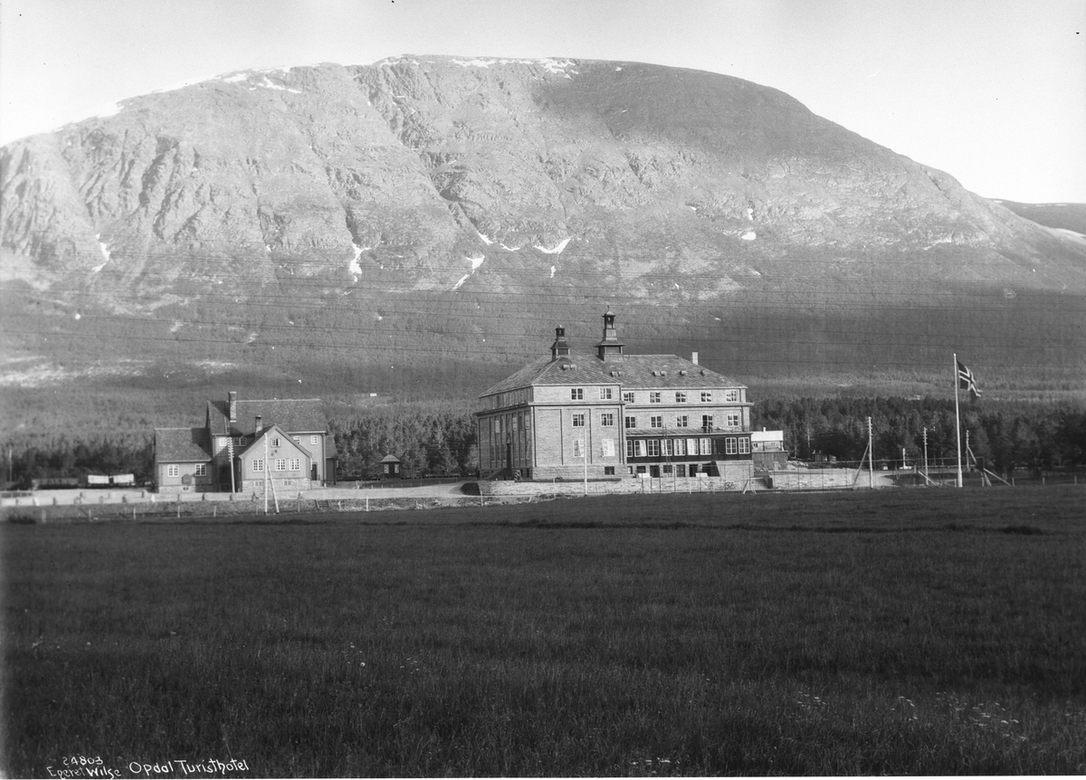 Anders Beer Wilse, Prot: Opdal - Opdal Turisthotel og jernbanestationen