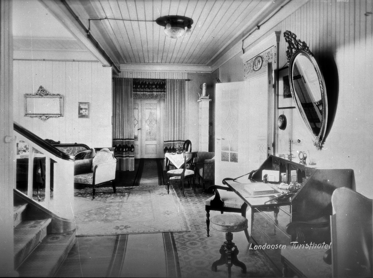 Anders Beer Wilse, Prot: Landaasen Turisthotel - Koridoren