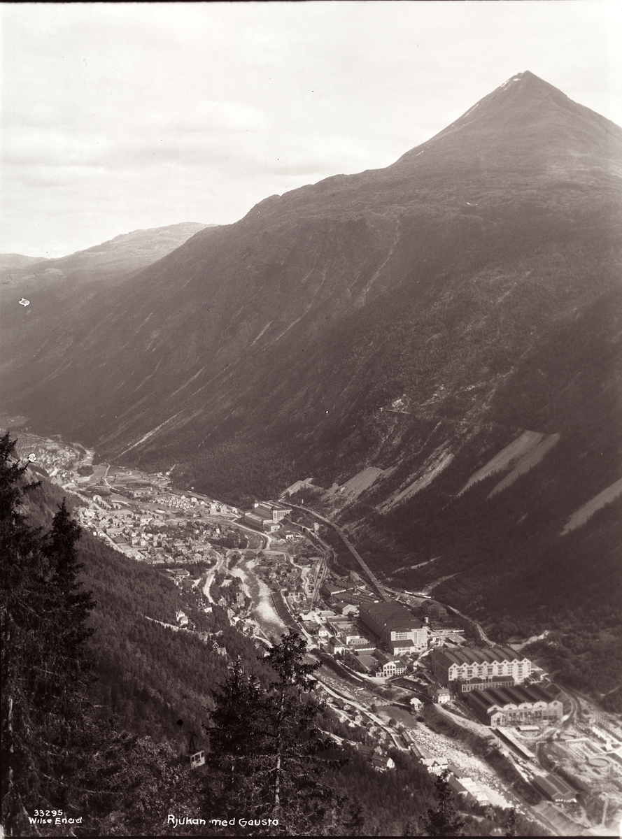 Anders Beer Wilse, Prot: Telemark - Rjukan by med Gausta
