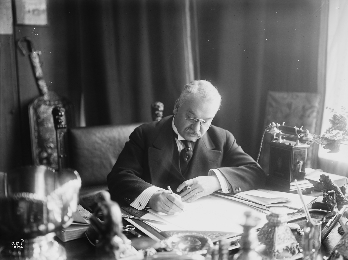 Anders Beer Wilse, Prot: ved skrivebordet Samuel Eyde