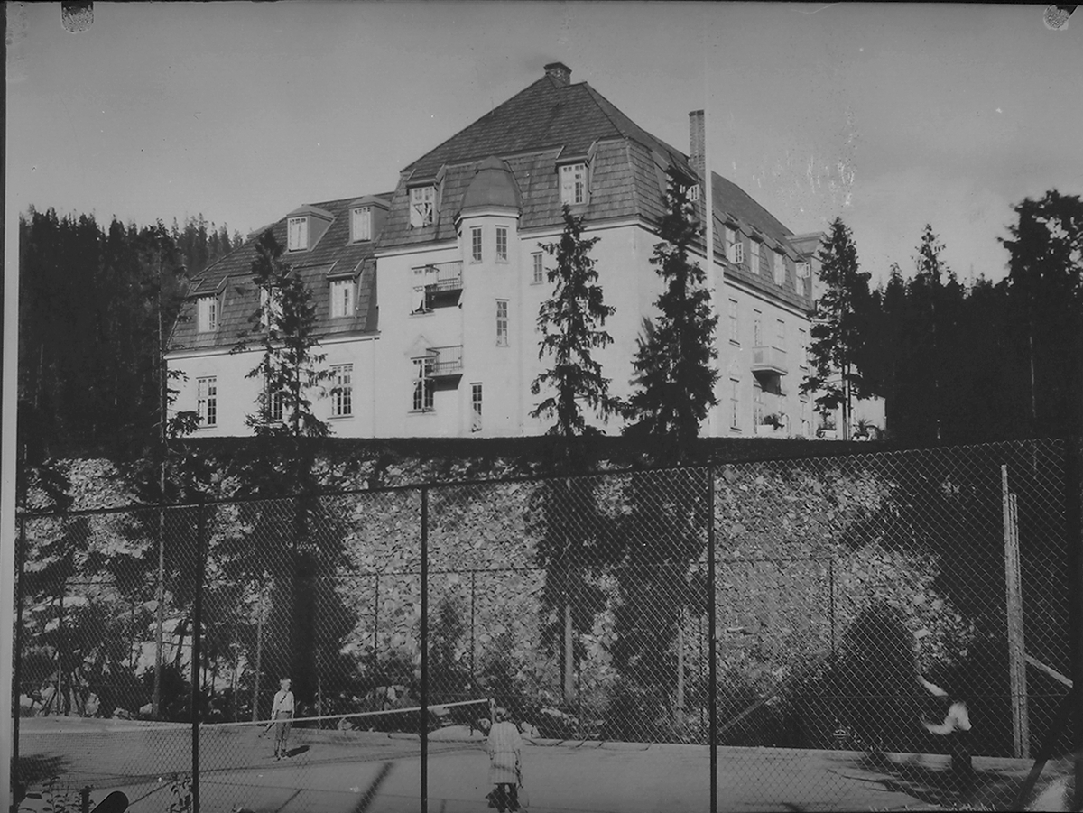 Anders Beer Wilse, Prot: Vettakollen Turisthotell