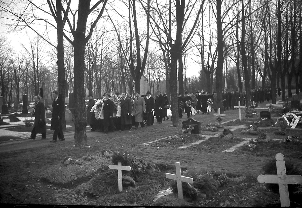 Anders Beer Wilse, Prot: protokoll finnes ikke Register: Tauland begravelse (Leica) 5/4-44