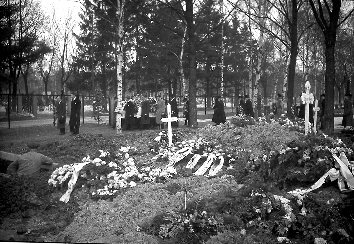 Anders Beer Wilse, Prot: protokoll finnes ikke Register: Tauland begravelse (Leica) 5/4-44