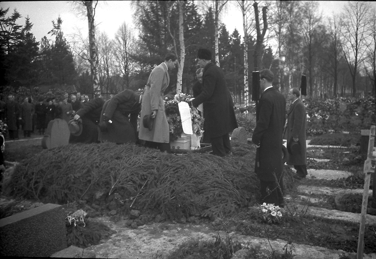 Anders Beer Wilse, Prot: protokoll finnes ikke Register: Tauland begravelse (Leica) 5/4-44