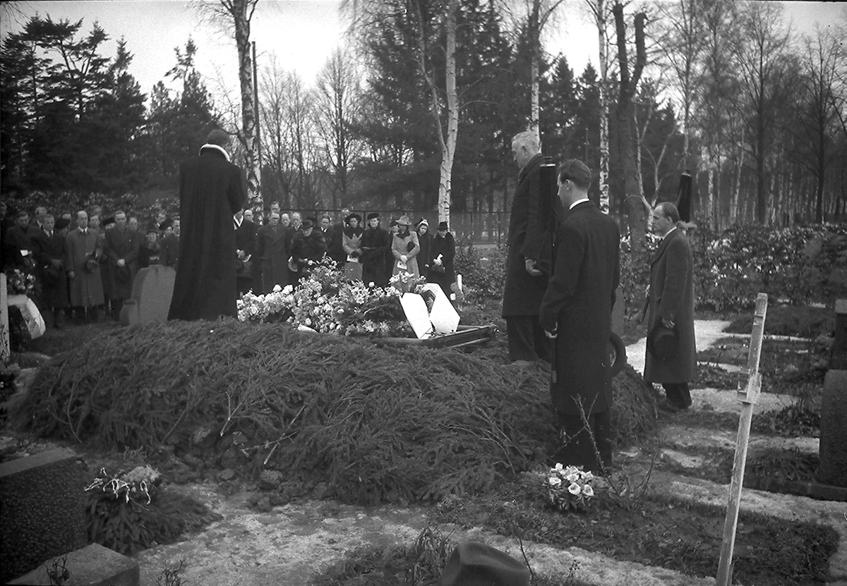 Anders Beer Wilse, Prot: protokoll finnes ikke Register: Tauland begravelse (Leica) 5/4-44