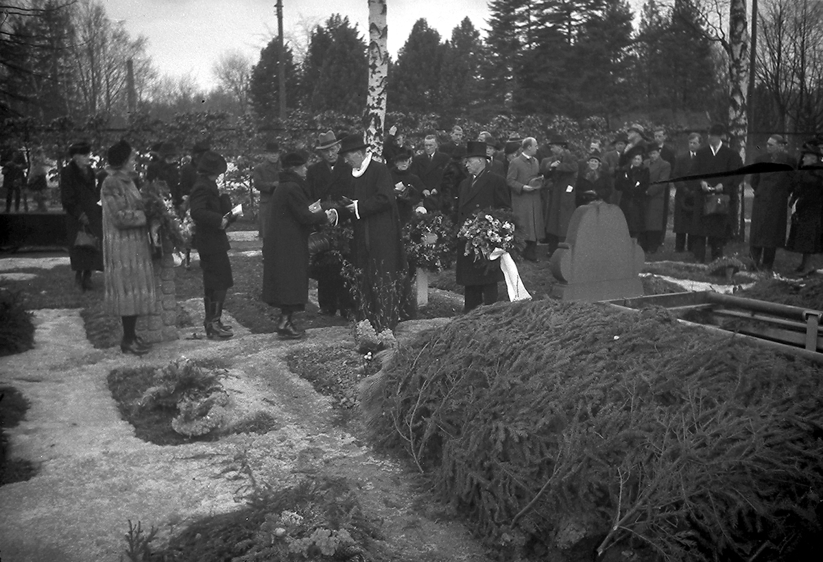 Anders Beer Wilse, Prot: protokoll finnes ikke Register: Tauland begravelse (Leica) 5/4-44