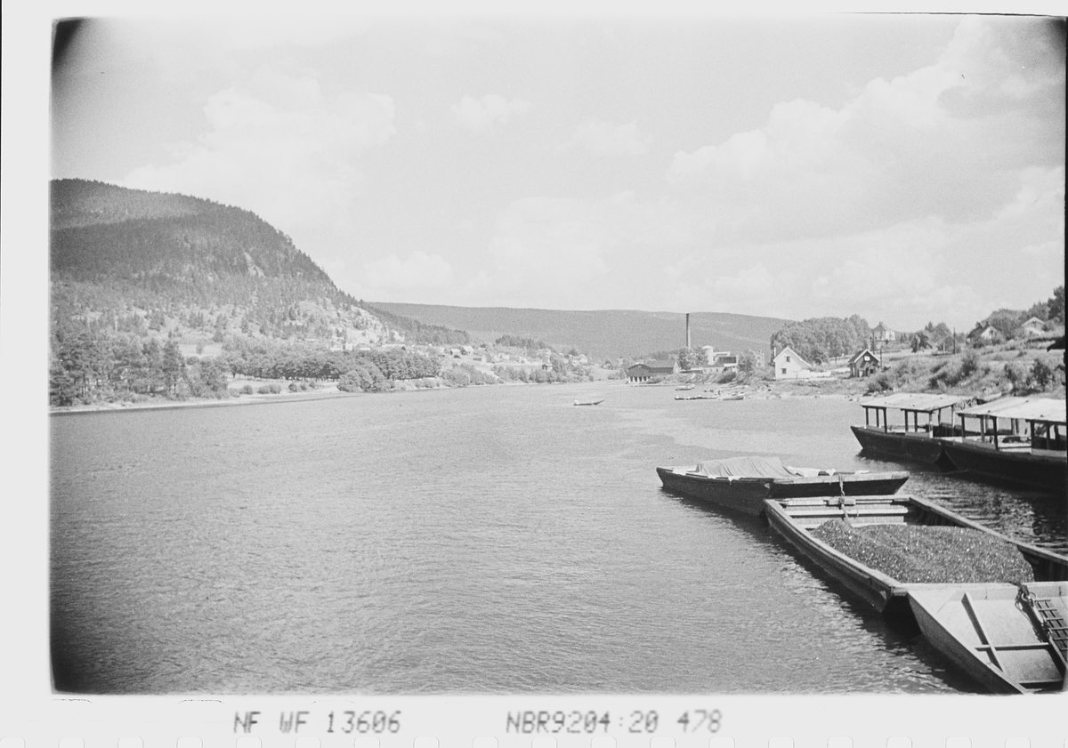 Anders Beer Wilse, Antatt landskap ved Mjøndalen med Drammenselva og omegn. Fotografert 1940.