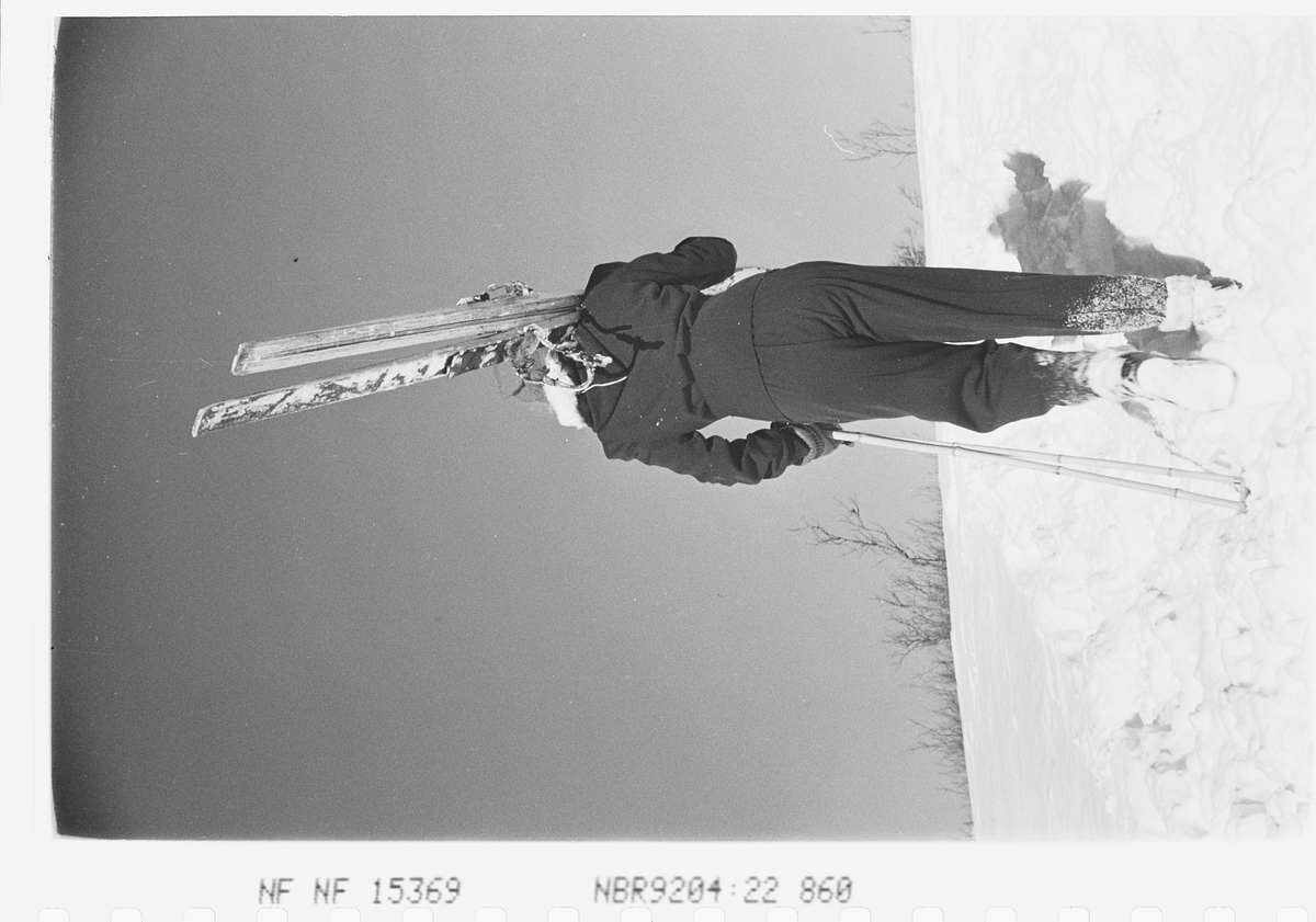 Anders Beer Wilse, Prot: Skidame. Ski på nakken