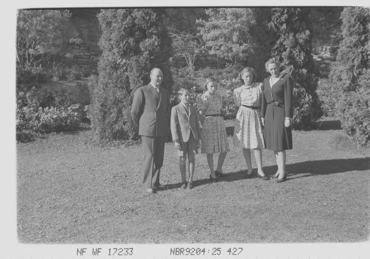 Anders Beer Wilse, prot: Kronprinsfam. Skaugum mai 1946
