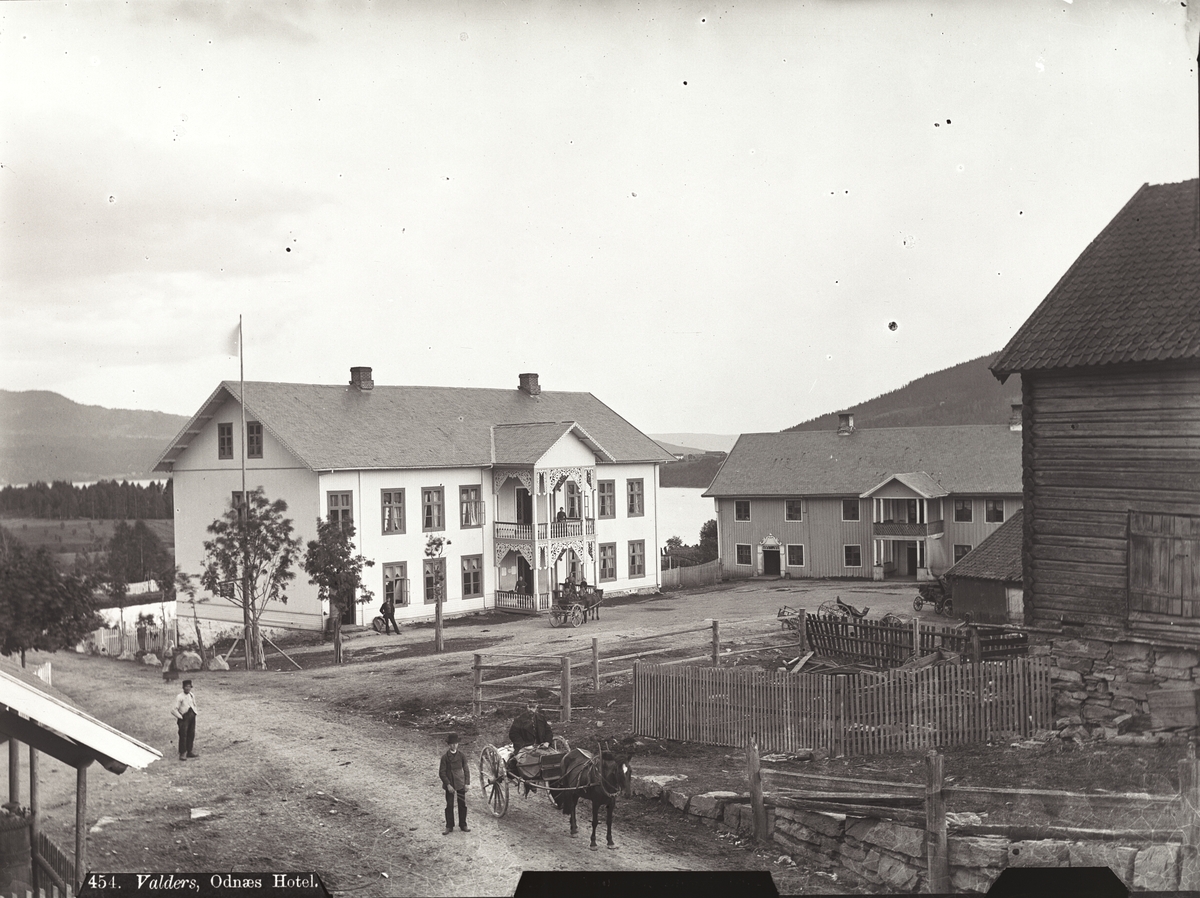 Axel Lindahl, Prot: Odnes hotel