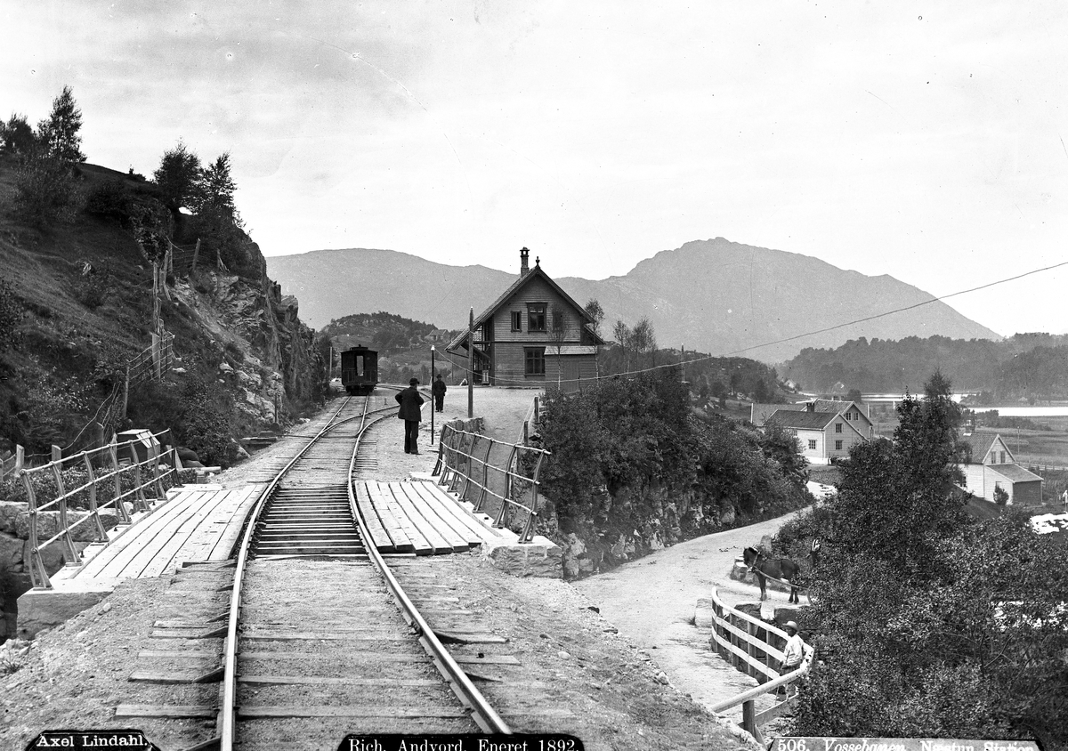 Axel Lindahl, Prot: Vossebanen Næstun Station