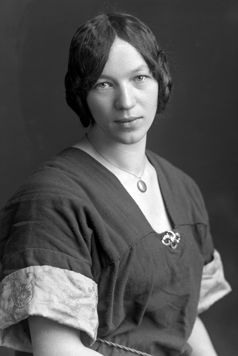 Christian Grundseth, REFLING-HAGEN INGEBORG, HALVFIG. , 23589