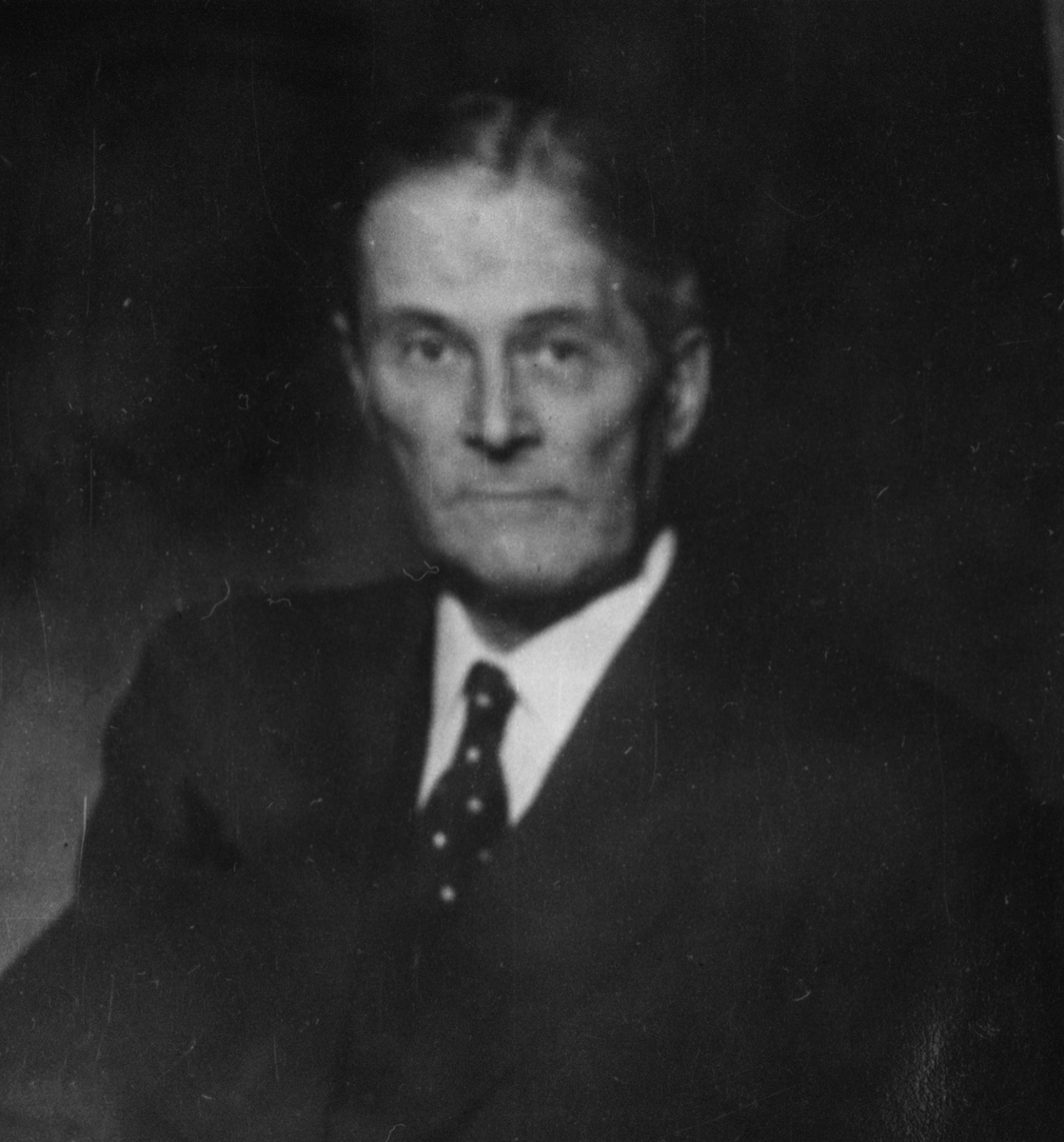 O. Rustand F: F. Reportasje, Portrett av mann - Ferdinand P. Egeberg