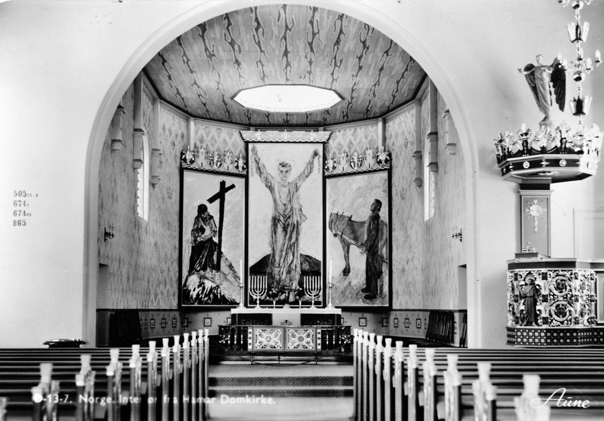 Anno Domkirkeodden, INTERIØR, HAMAR DOMKIRKE, ALTERTAVLEN, KORET. POSTKORT.