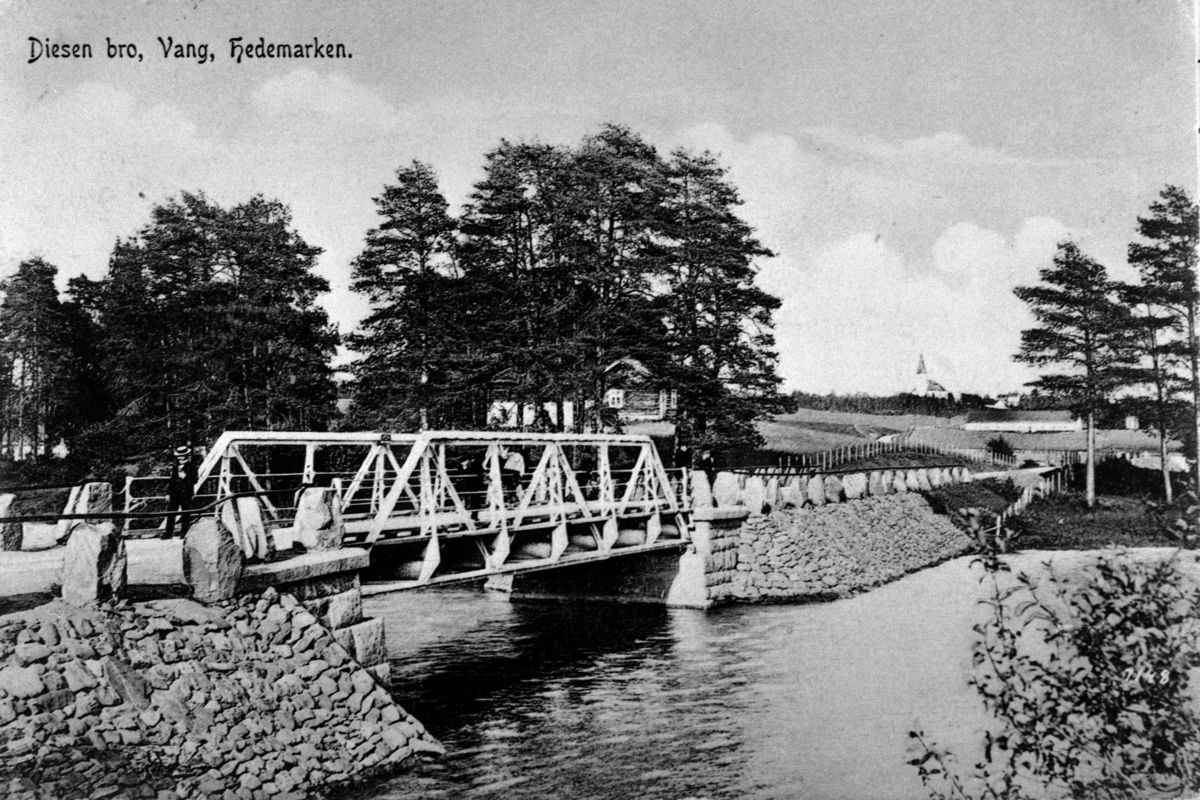 Anno Domkirkeodden, OVERSIKT FRA DISENBRUA, DISEN BRU TIL VANG KIRKE, VANGSVEGEN, ÅKERSVIKA. POSTKORT.